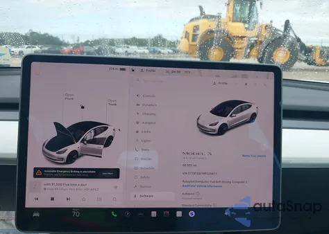 2021 Tesla Model 3 Standard Range Plus Rear-Wheel Drive z USA, uszkodzony, nr VIN 5YJ3E1EA7MF025877